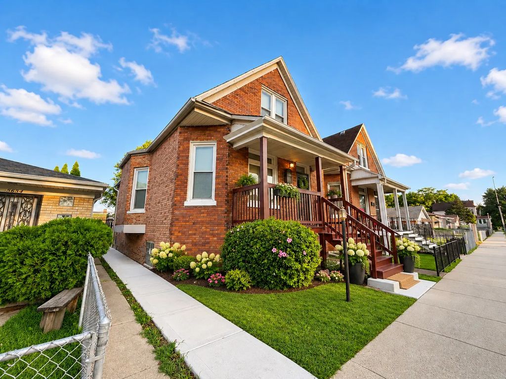 5652 S Shields Avenue, Chicago