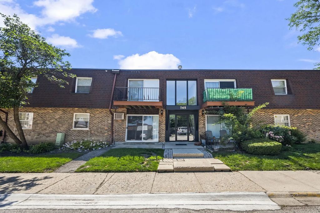 765 Grove Drive 103, Buffalo Grove