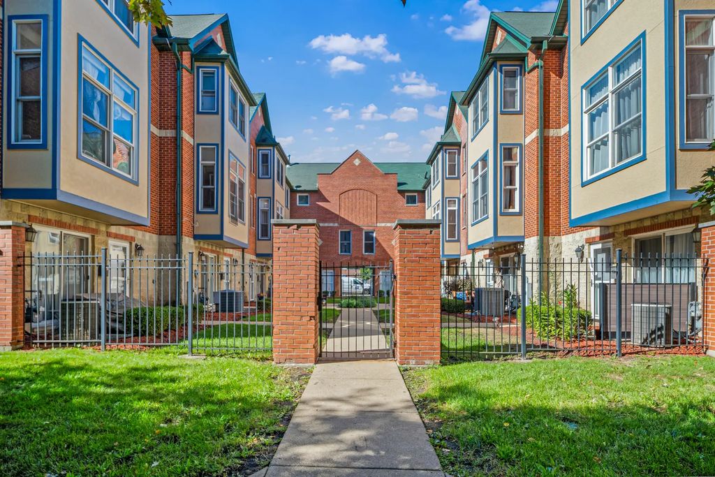 3738 Forest Avenue, Brookfield