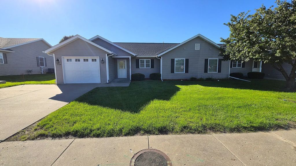 4504 N Fairmount Street, Davenport