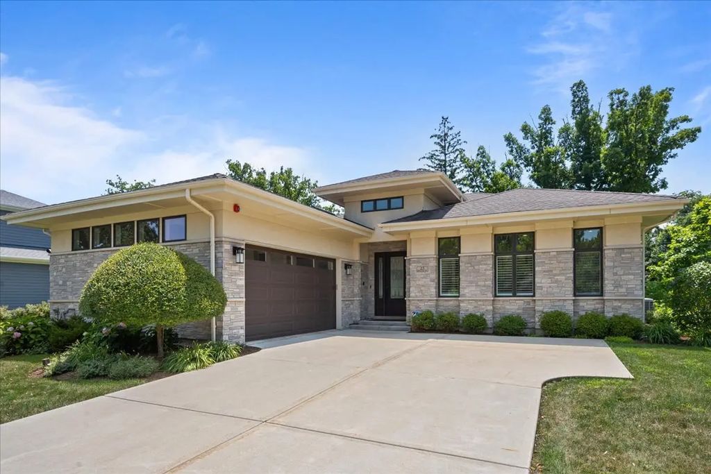 23 Heritage Drive, Highland Park