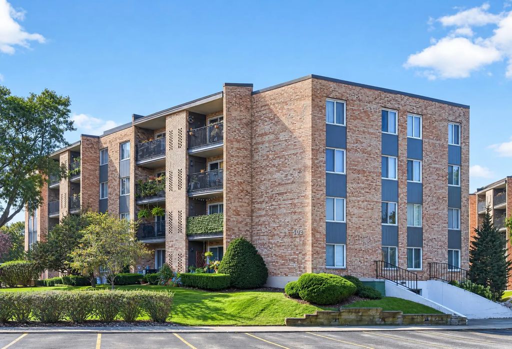 502 W Huntington Commons Road 241, Mount Prospect