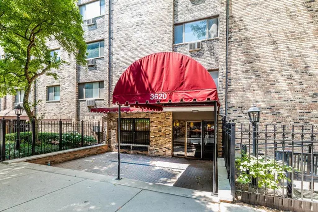 3620 N Pine Grove Avenue 306, Chicago
