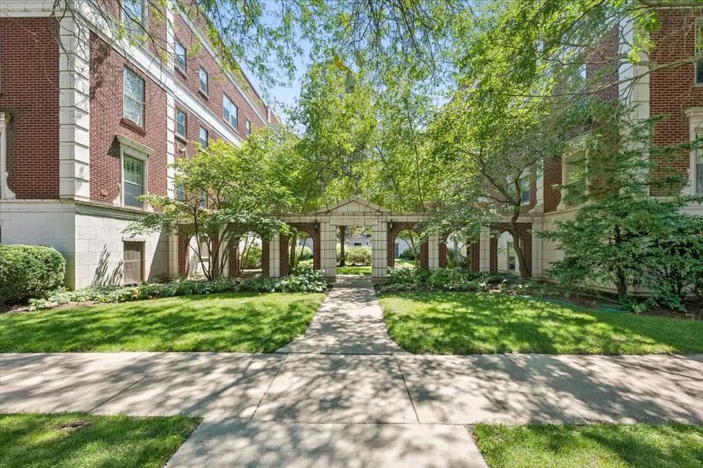 486 Sheridan Road 2, Evanston