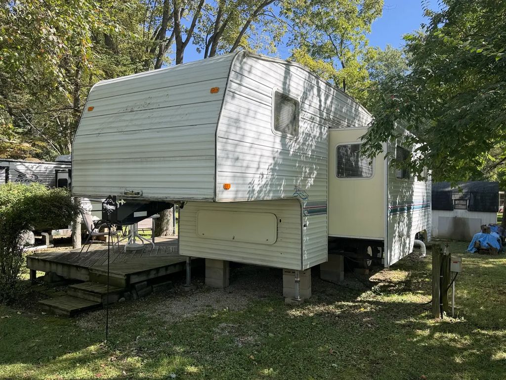 24-33 Woodhaven Lakes, Sublette