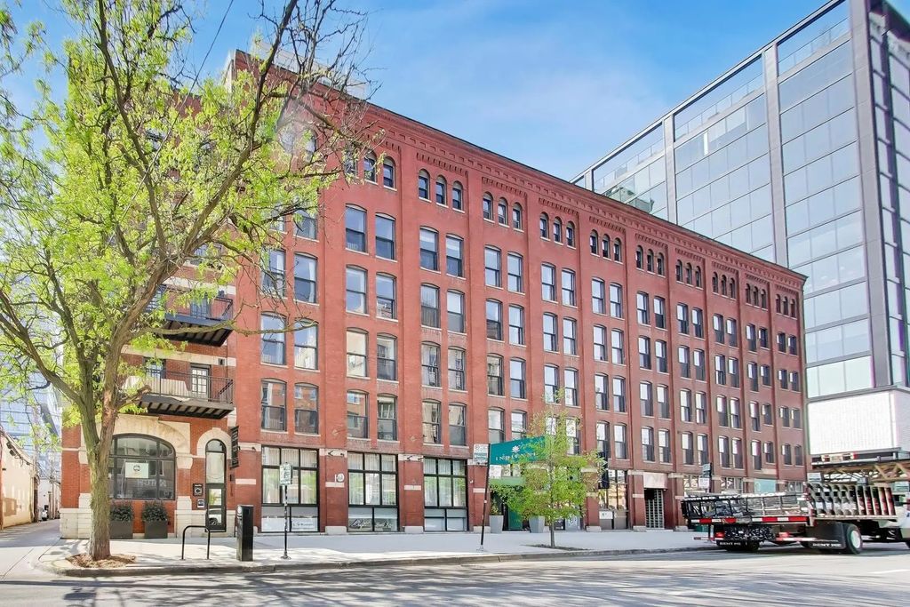 225 W Huron Street 306, Chicago
