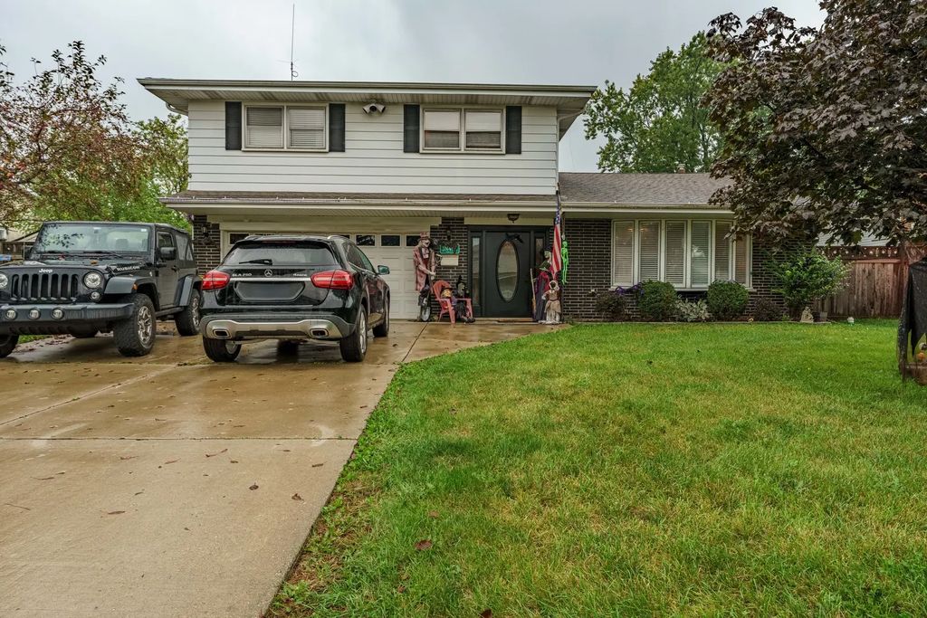 3n458 Patricia Lane, Elmhurst
