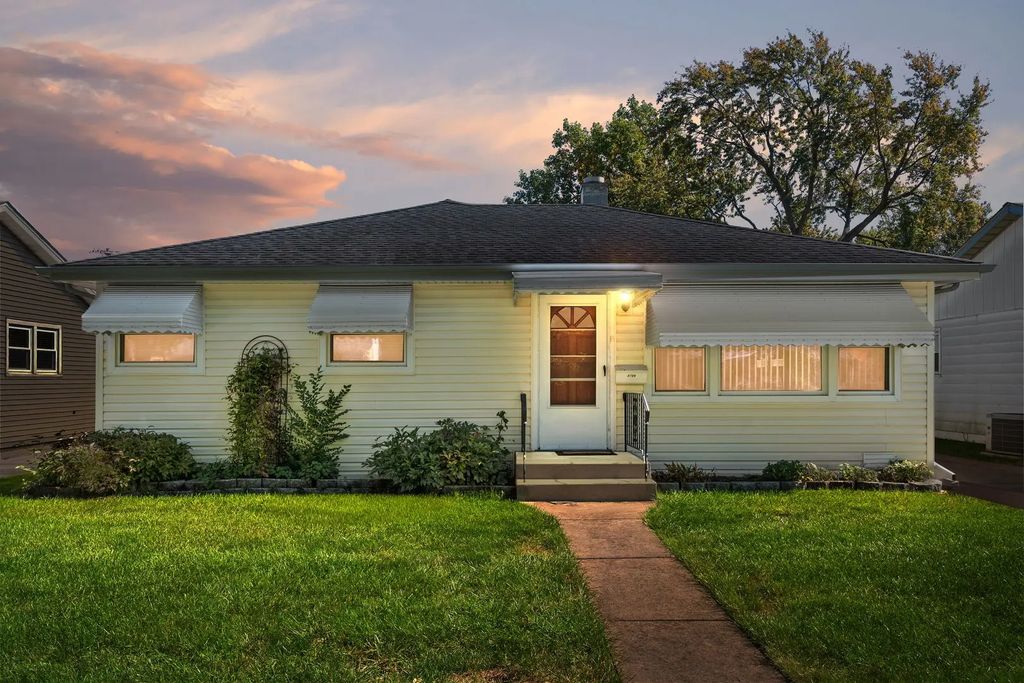 8729 S 51st Avenue, Oak Lawn