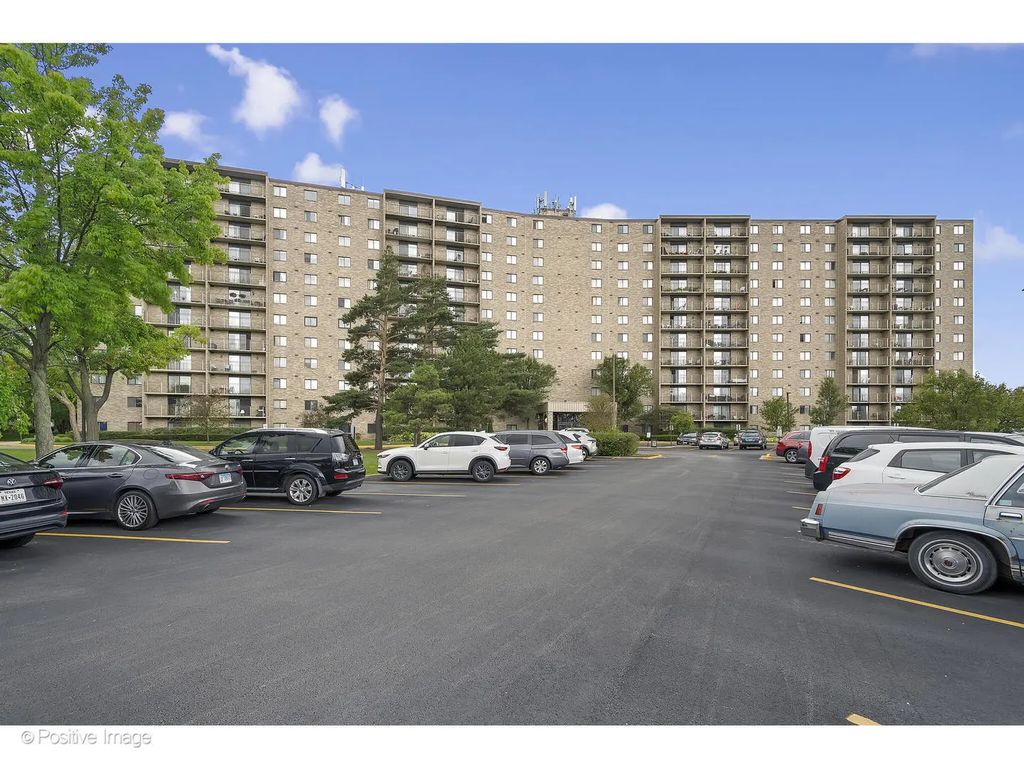 6340 Americana Drive 911, Willowbrook