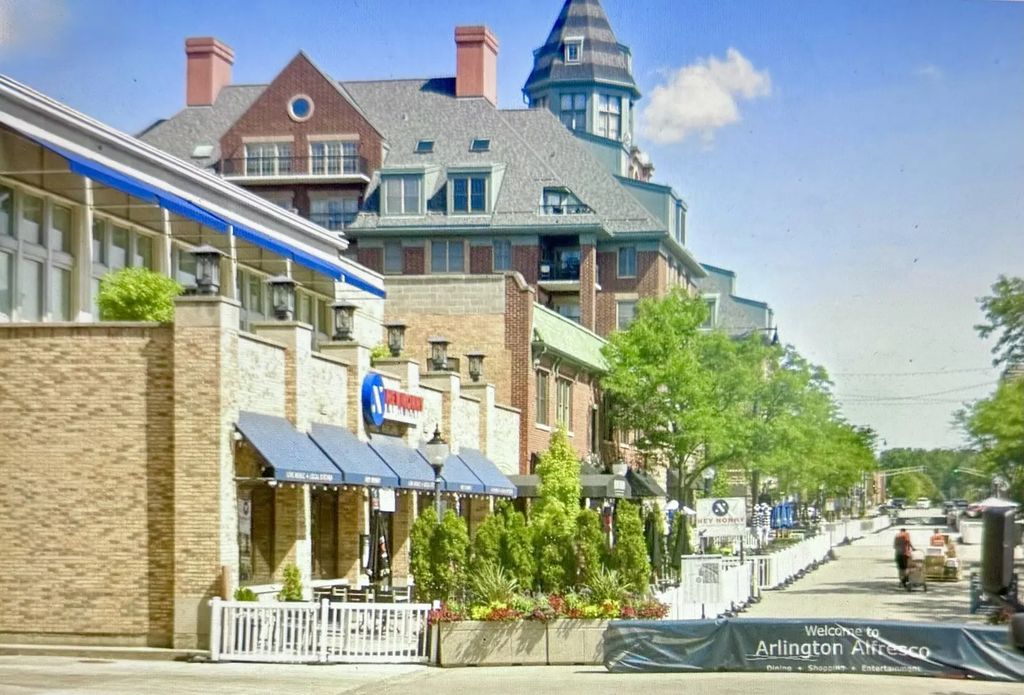 10 S Vail Avenue, Arlington Heights