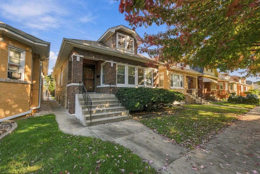 2839 N Luna Avenue, Chicago