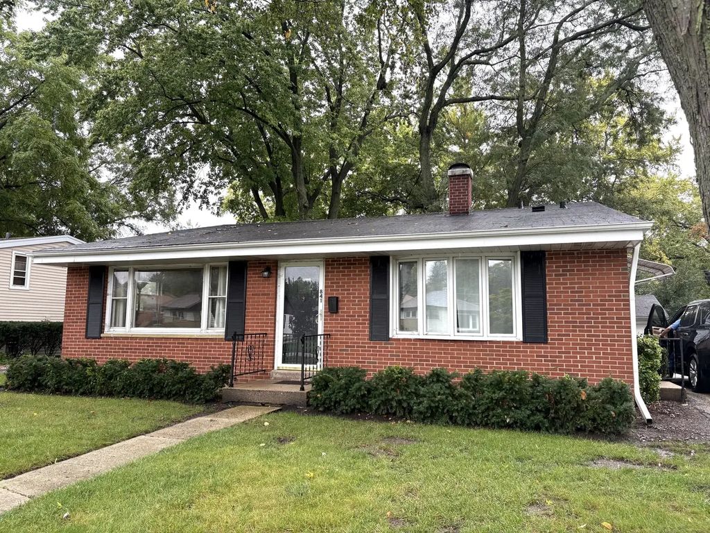 841 Countryside Highway, Mundelein