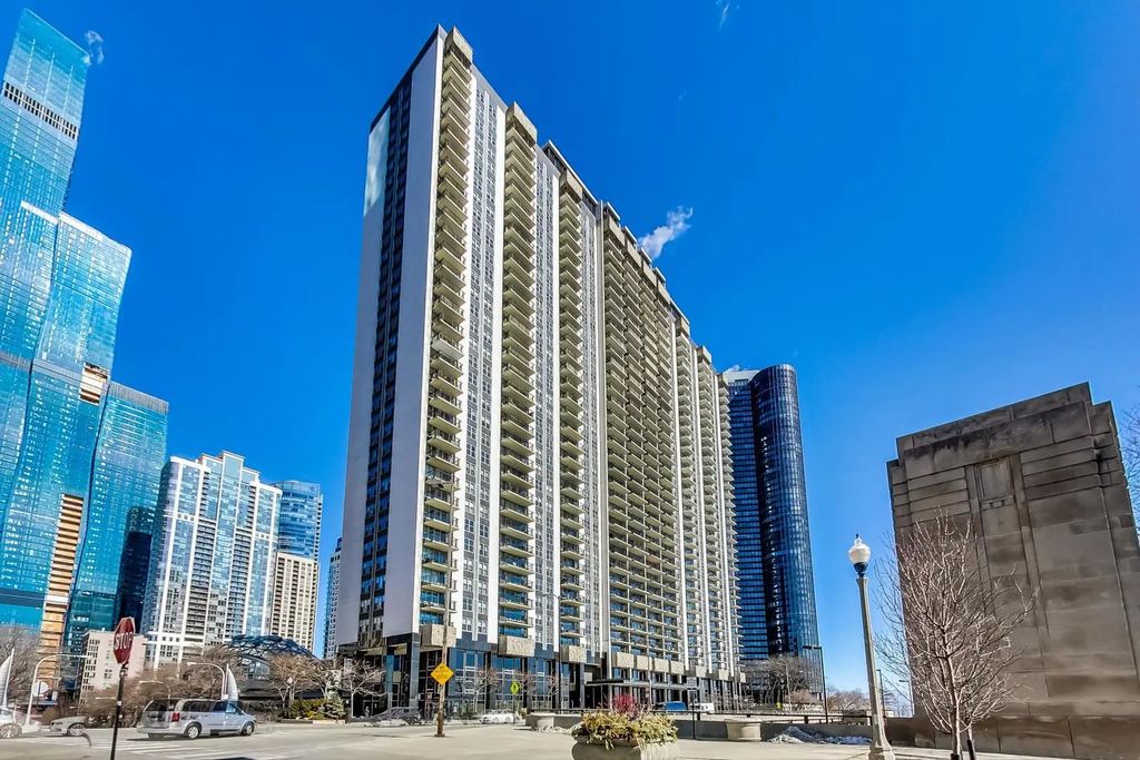 400 E Randolph Street 805, Chicago