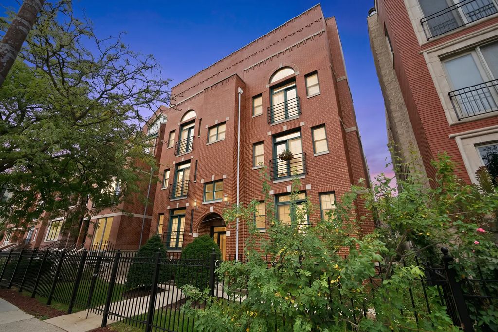 1916 W Belmont Avenue 3w, Chicago