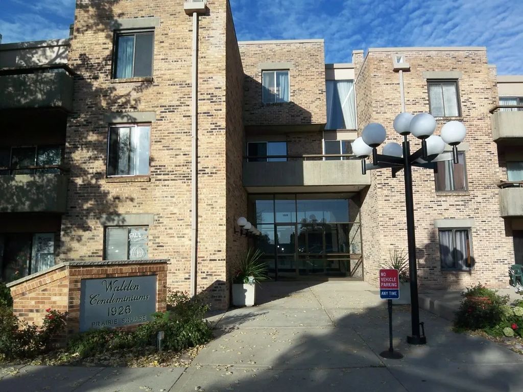 1926 Prairie Square 108, Schaumburg