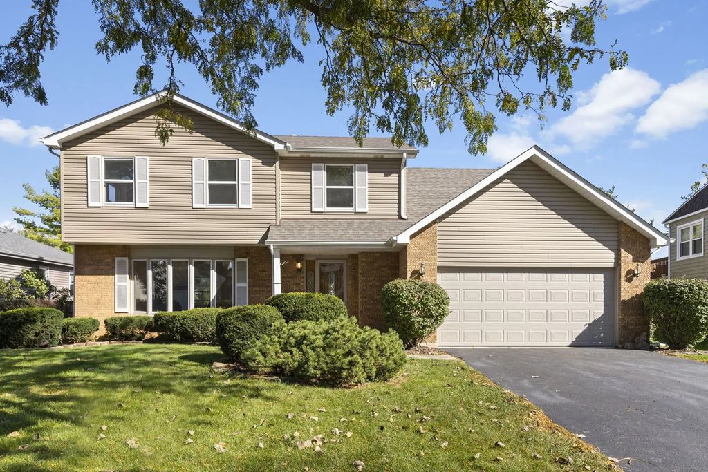 8421 Chelsea Lane, Woodridge