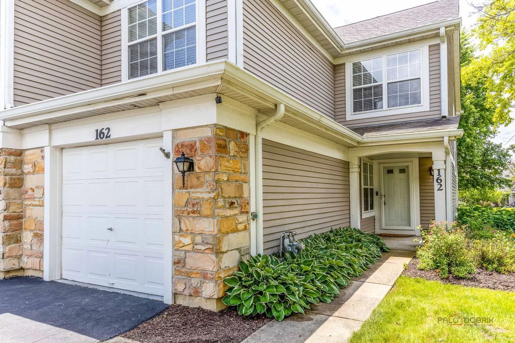 162 Fairfield Lane 162, Carol Stream