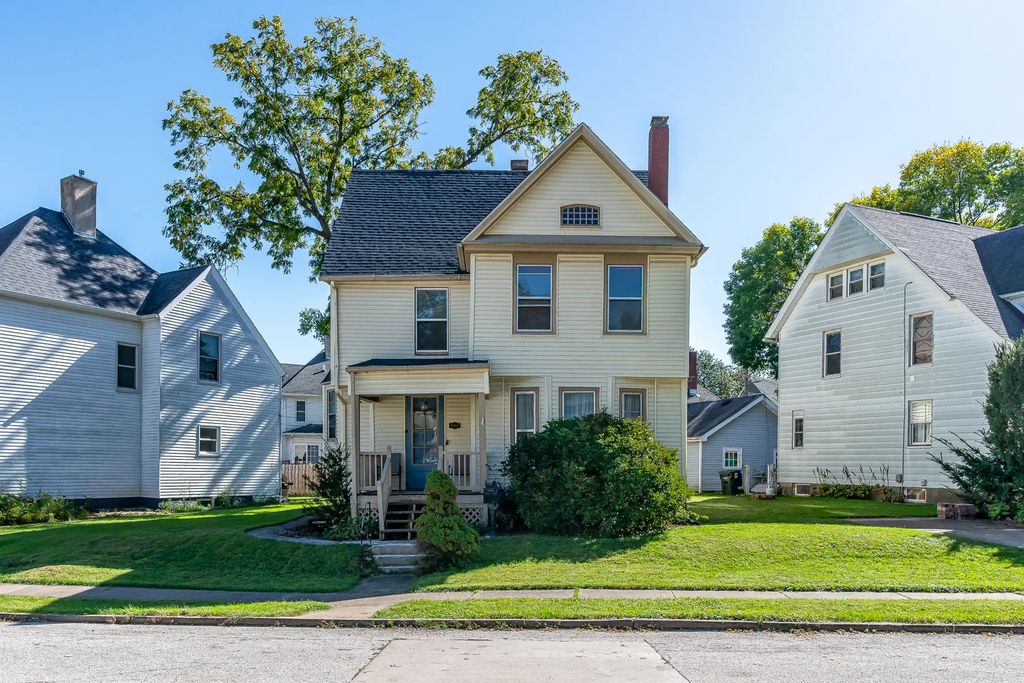 1941 Walling Court, Davenport