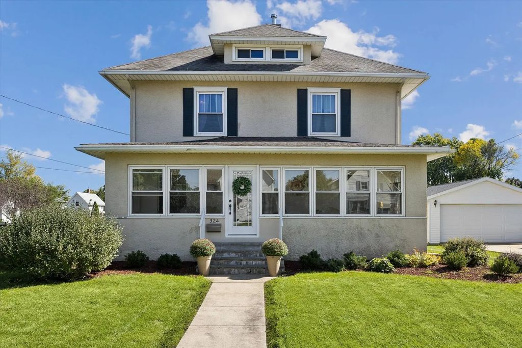 324 6th Avenue, De Witt