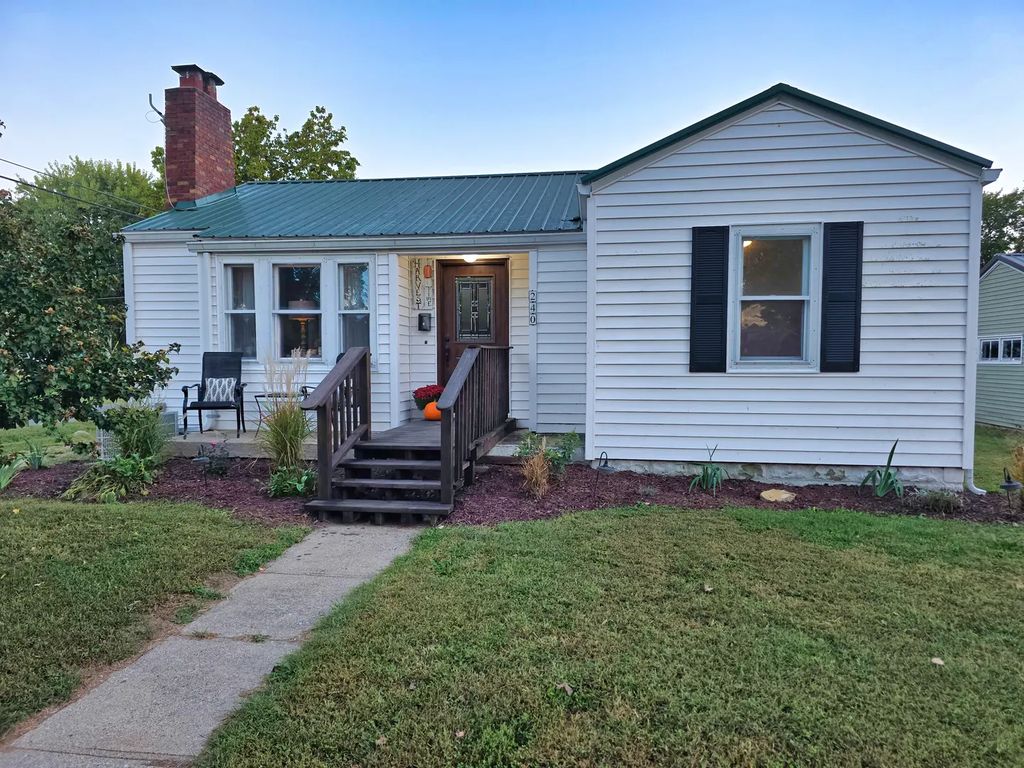 240 Fair Avenue, Flora