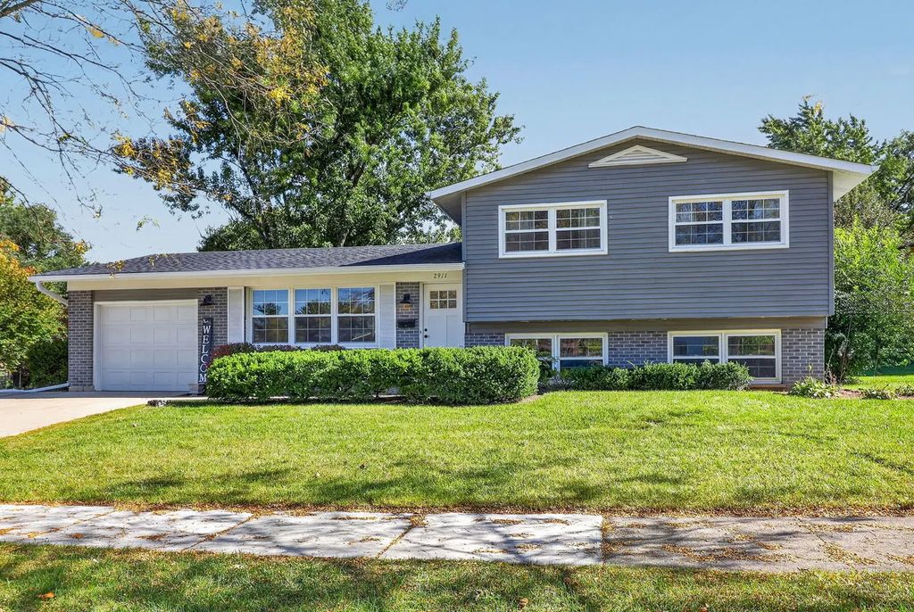 2911 N Dunton Avenue, Arlington Heights