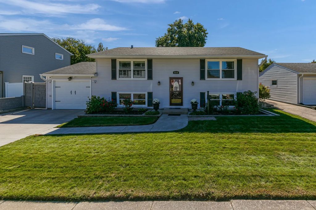 4738 19th Avenue, Moline