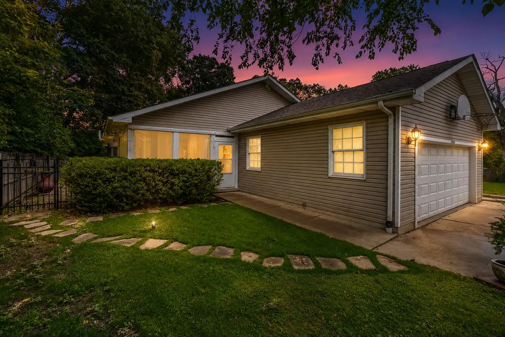 34439 N Hickory Lane, Round Lake