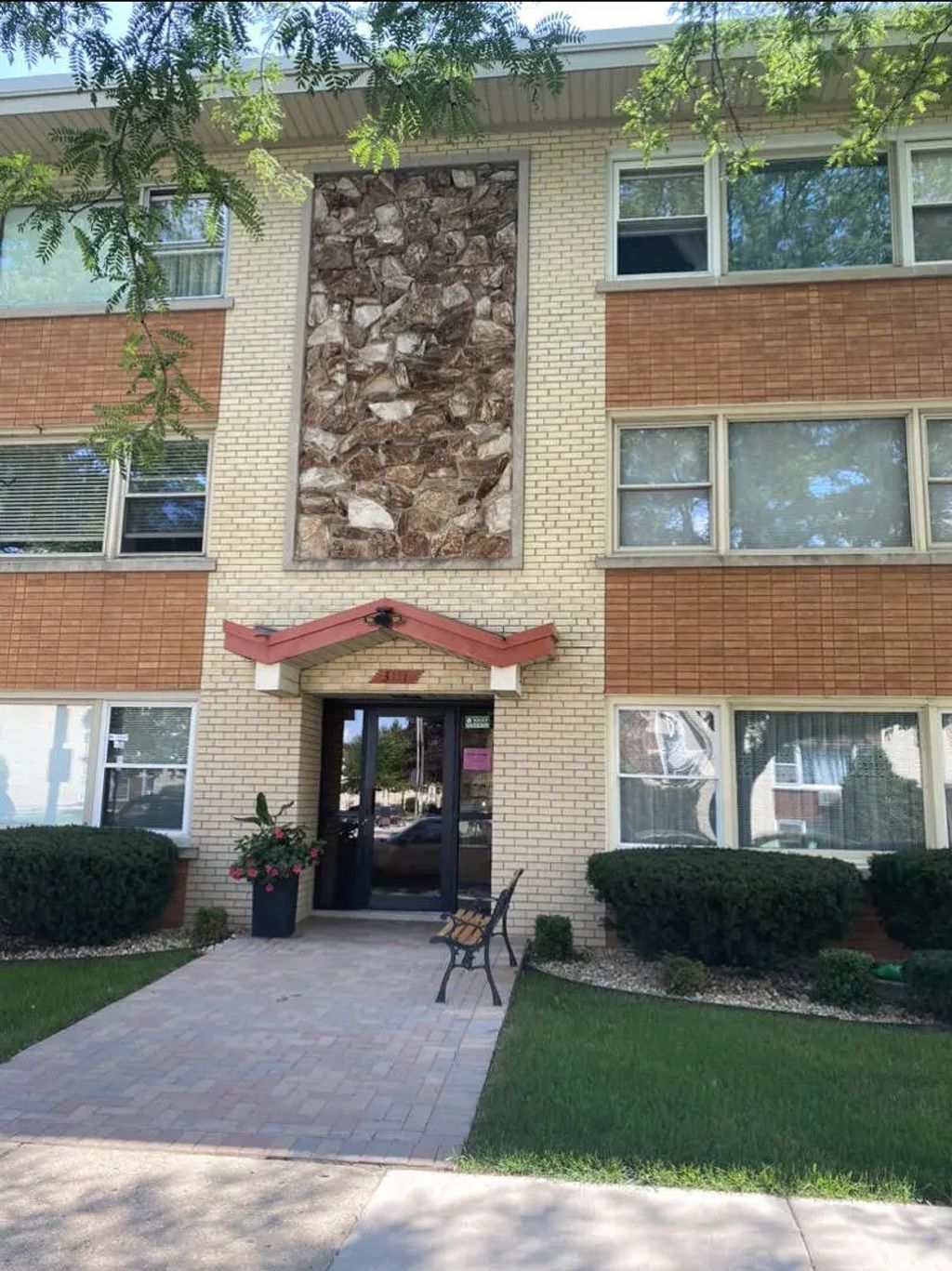 3111 Paris Avenue 207, River Grove