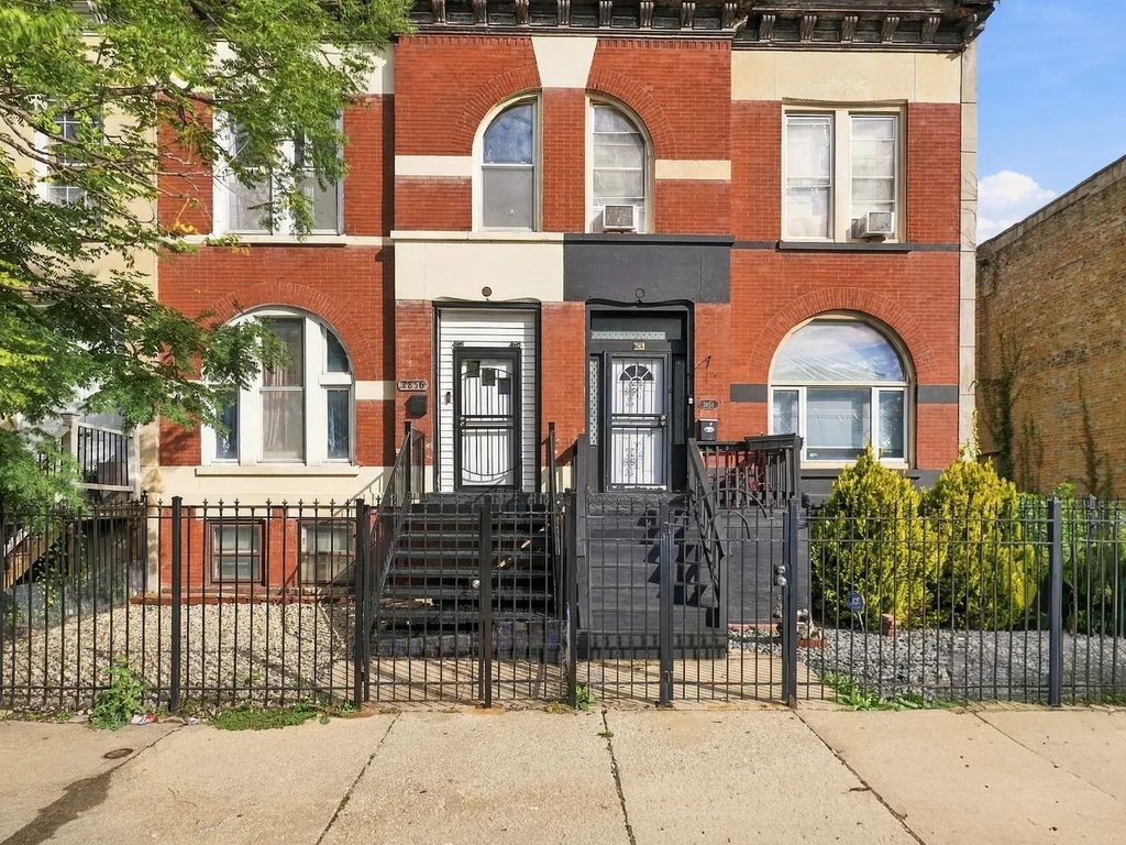 2854 W Warren Boulevard, Chicago