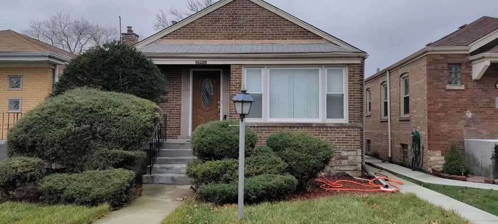 8940 S Bennett Avenue, Chicago