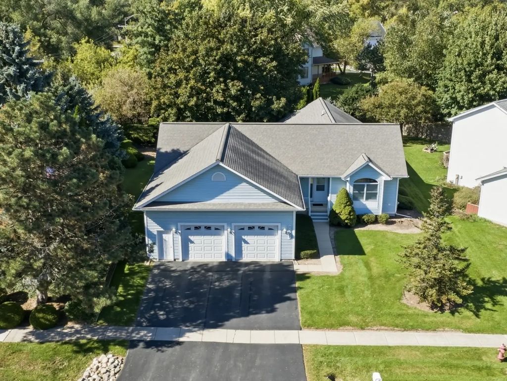 2001 Red Barn Road, Woodstock