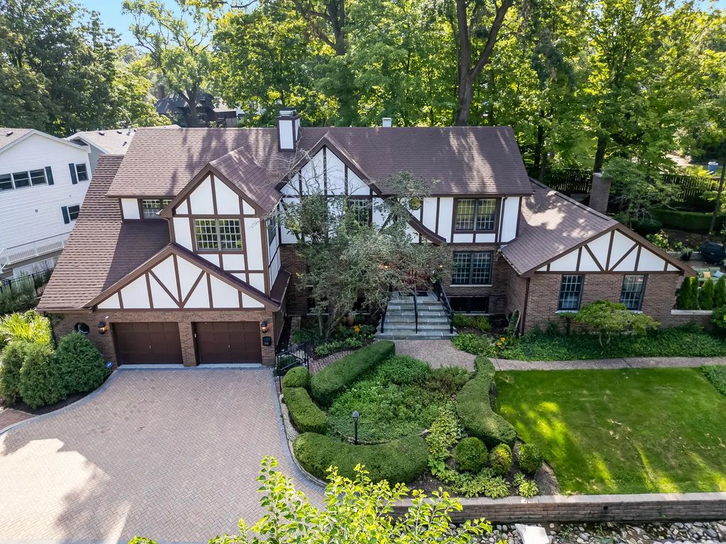 1330 Maple Avenue, Downers Grove