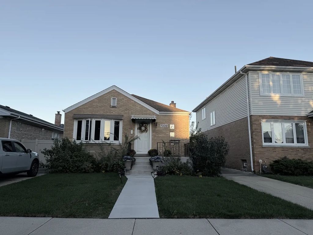 7339 N Oconto Avenue, Chicago