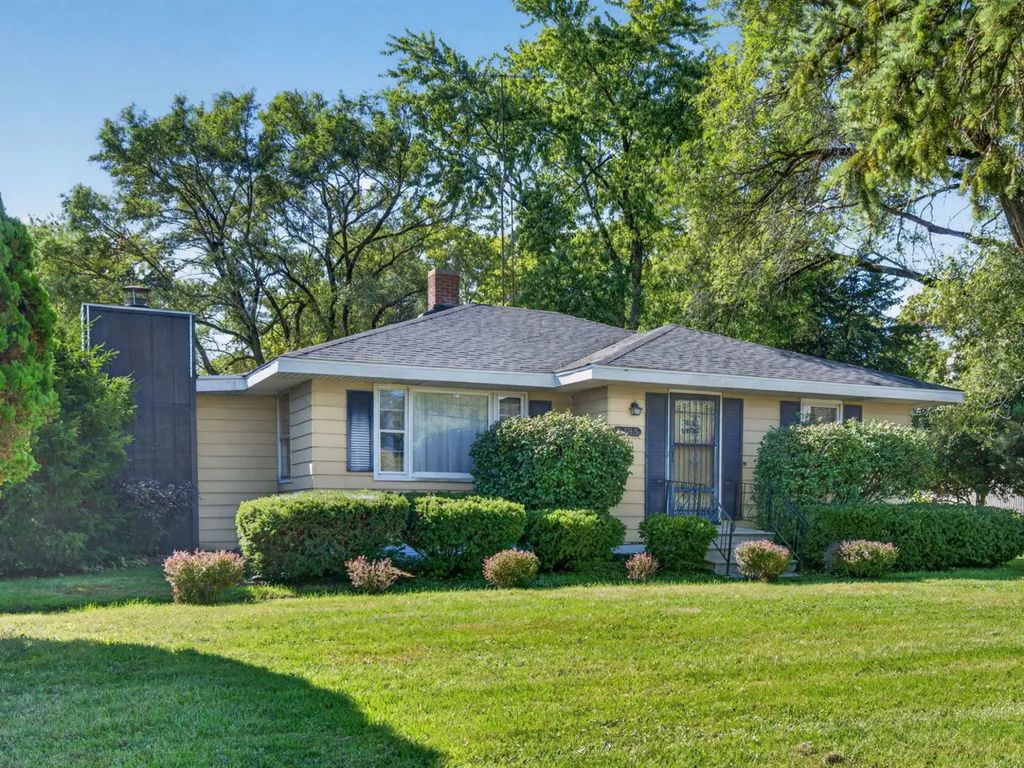 2485 E Division Street, Diamond