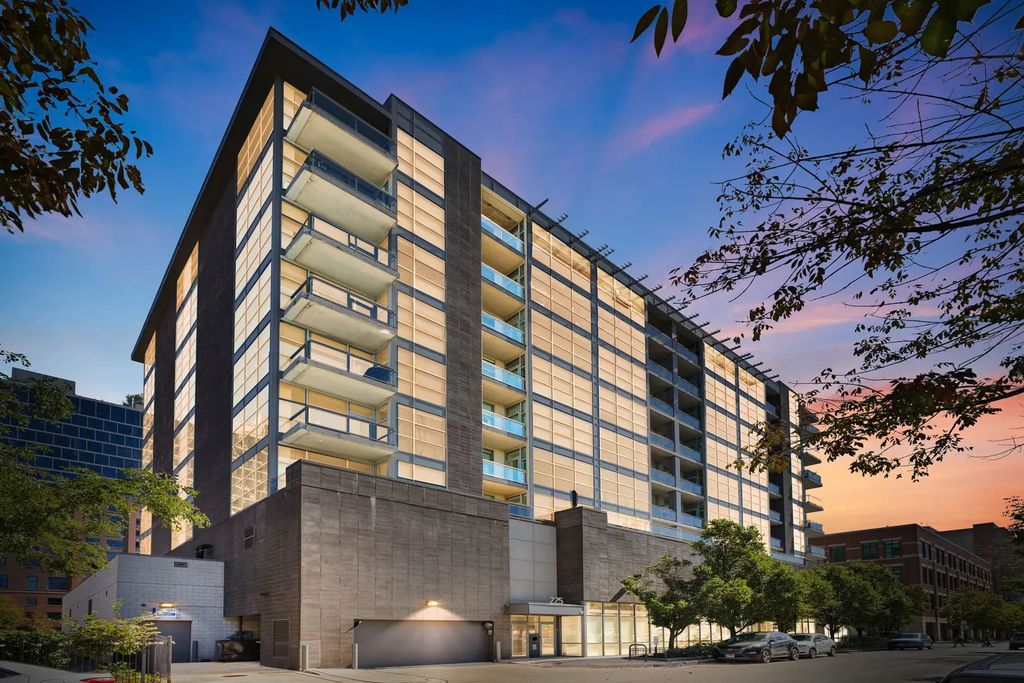 225 S Sangamon Street 410, Chicago