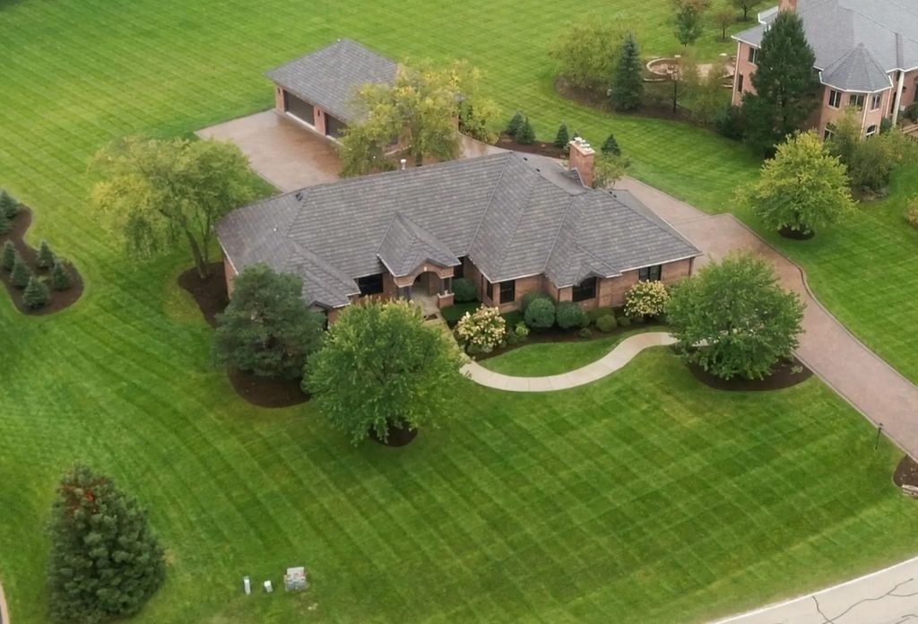 955 Livingston Lane, Inverness