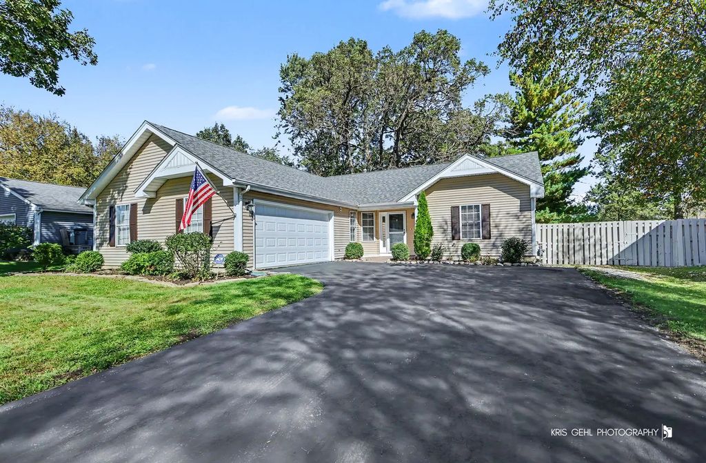 714 Dartmouth Drive, Island Lake