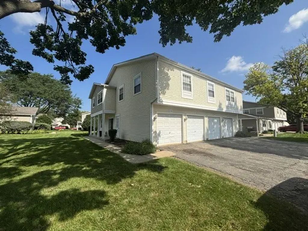 1242 Oboe Court, Wheeling
