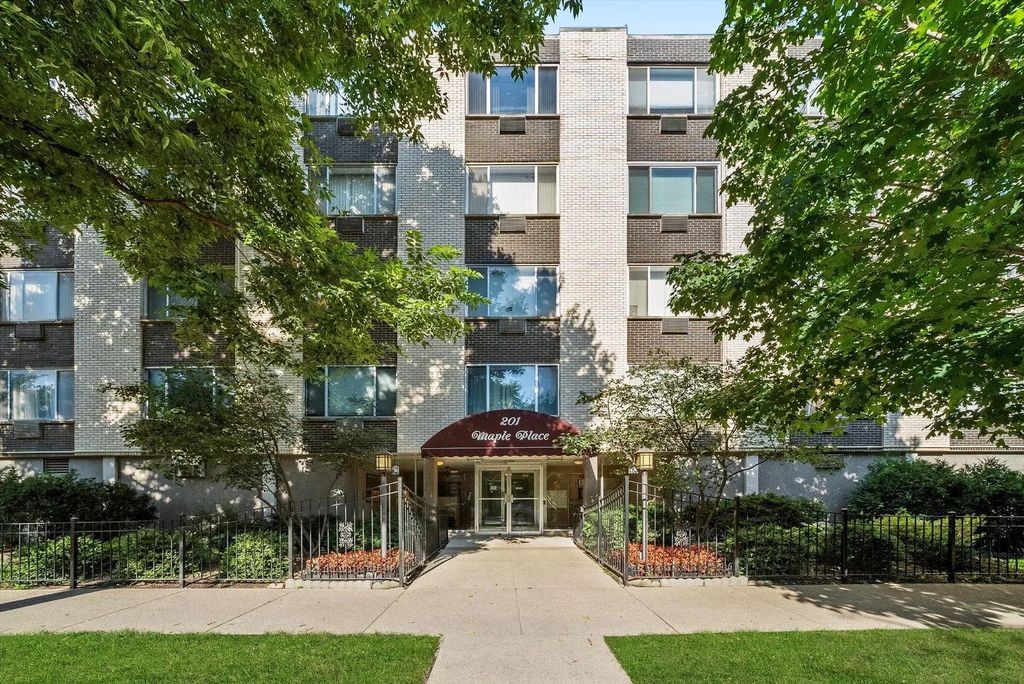201 S Maple Avenue 210, Oak Park