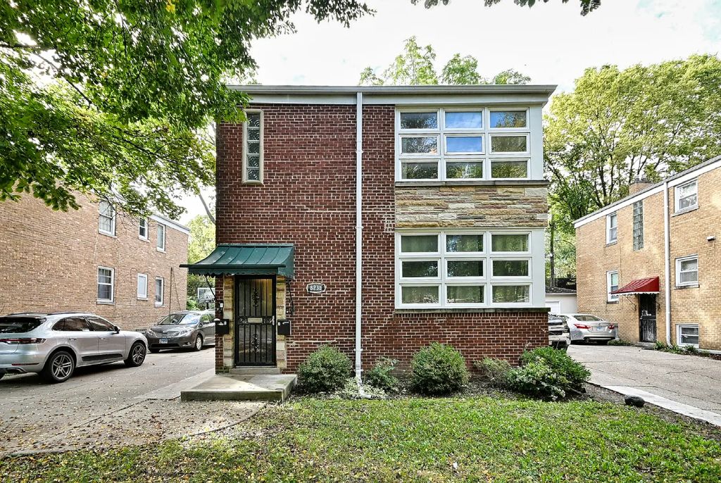 8233 Lake Street, River Forest