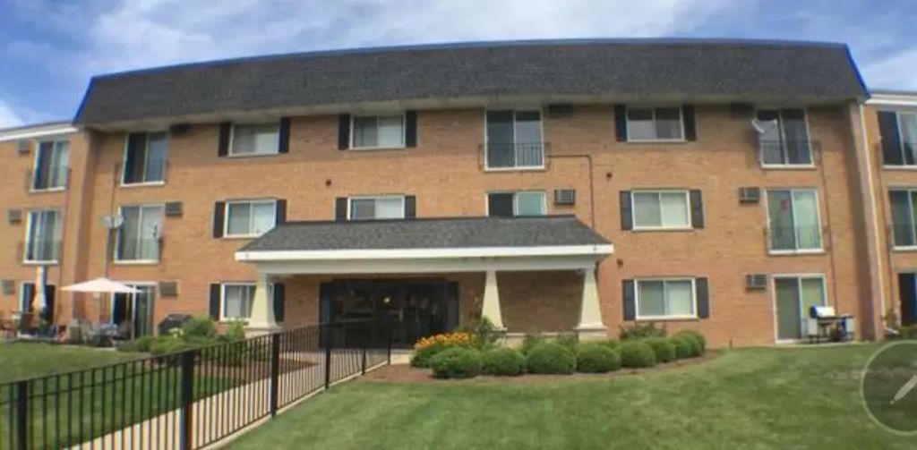 580 E Lawrence Avenue 102, Roselle