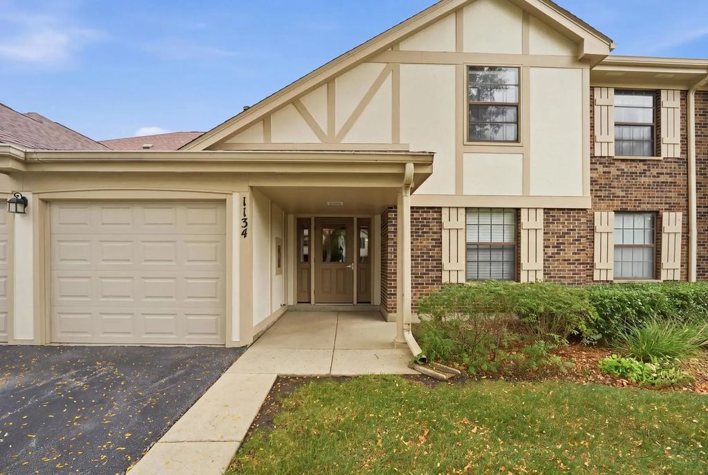 1134 Hawthorne Court B2, Wheeling
