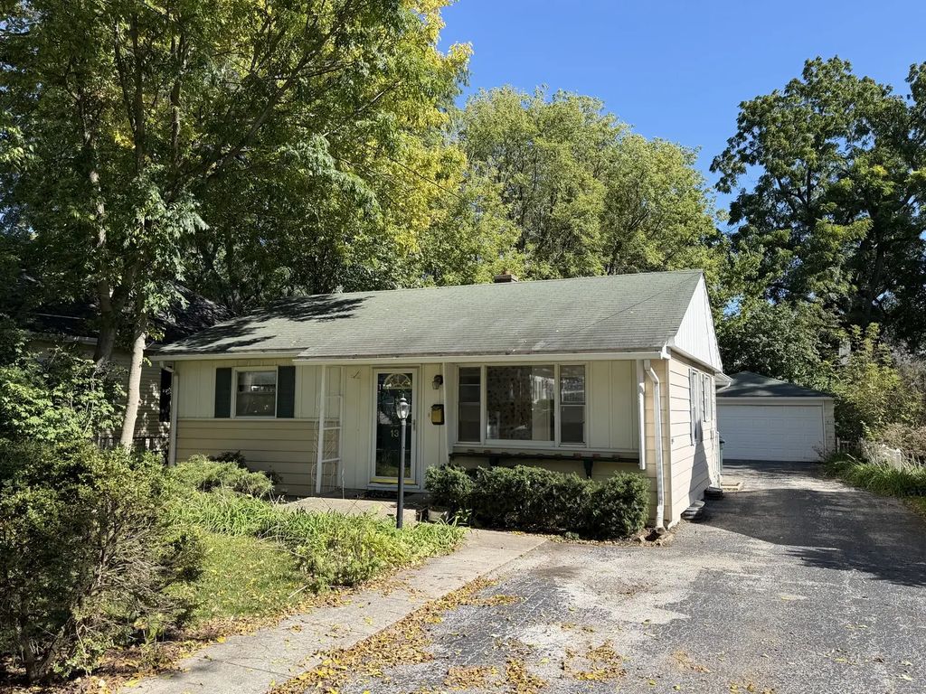 139 N Hager Avenue, Barrington