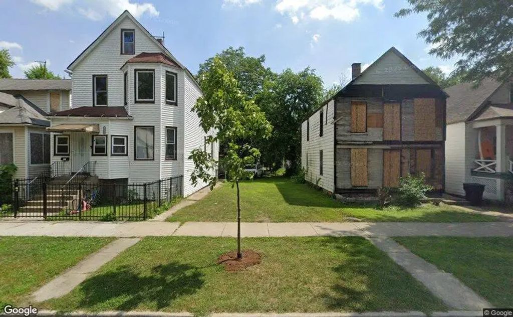 8023 S Manistee Avenue, Chicago