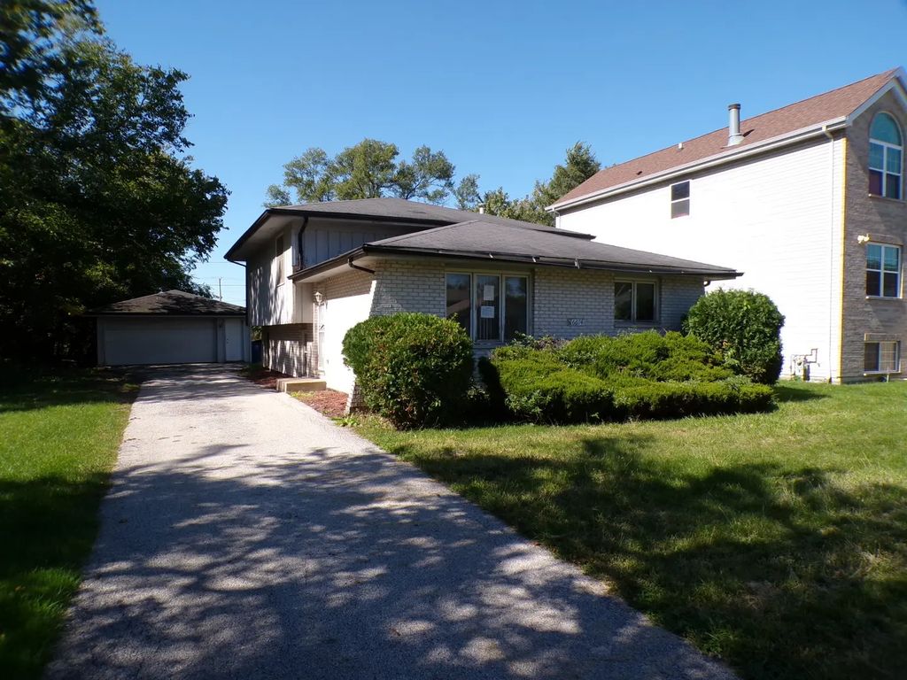 16614 Finch Avenue, Harvey