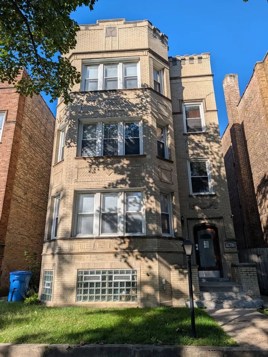 9040 S Laflin Street, Chicago