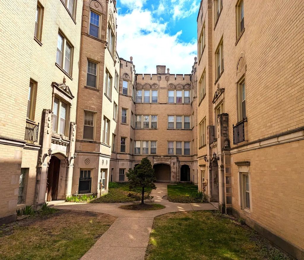 6711 N Greenview Avenue 2h, Chicago