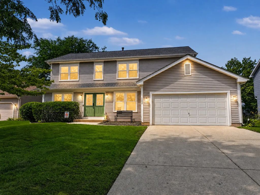 1262 Knollwood Circle, Crystal Lake
