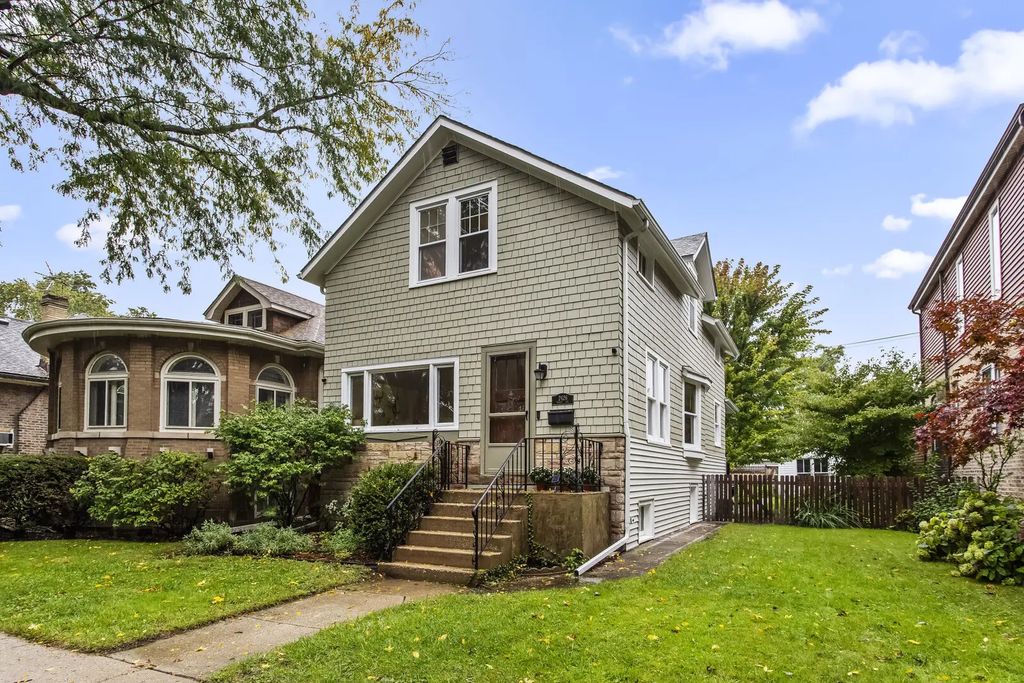 2626 W Morse Avenue, Chicago