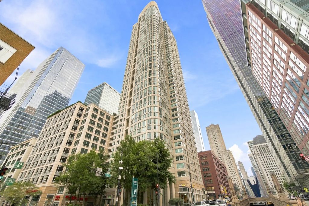 345 N La Salle Street 1803, Chicago